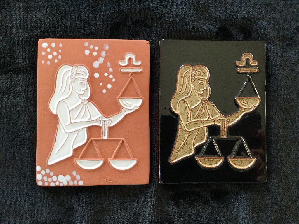Set van 2 Potterie Jacoba-tegels – weegschaalmotief., Ophalen of Verzenden, Huis en Inrichting