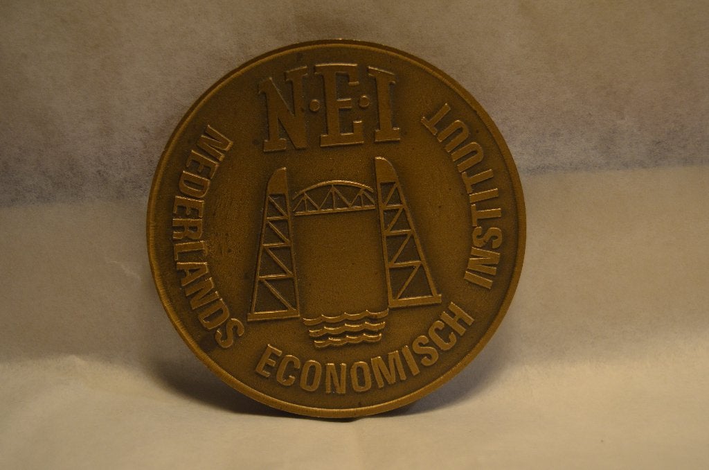 Bronzen penning Nederlands Economisch Instituut 1979, Ophalen of Verzenden, Brons, Nederland