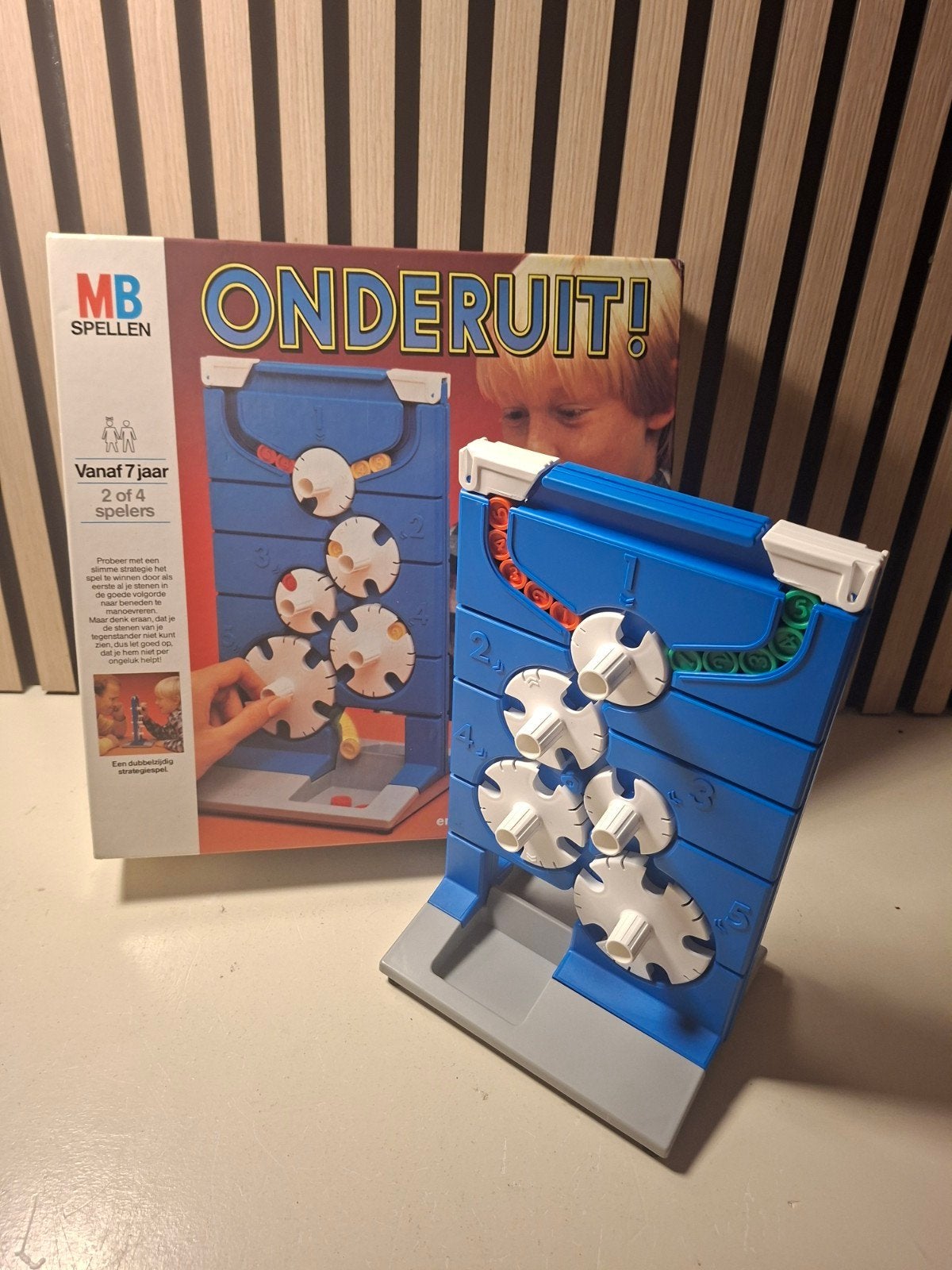 Onderuit de oude versie, Hobby en Vrije tijd, Ophalen of Verzenden, Zo goed als nieuw