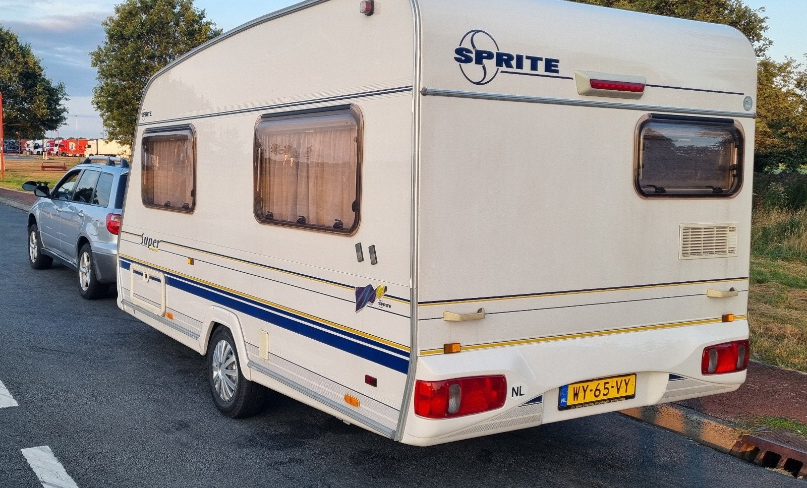 Nette Super Sprite 410 Caravan met voortent en extra's, Caravans en Kamperen, Particulier, Kachel, Sprite