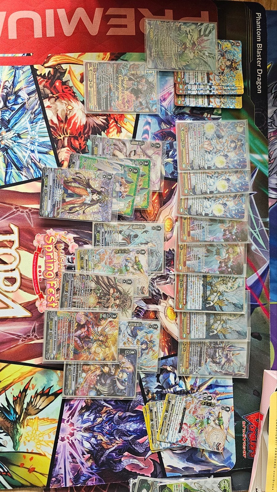 Grote collectie Vanguard kaarten, decks en accessoires, Ophalen of Verzenden, Gebruikt, Meerdere kaarten, Foil