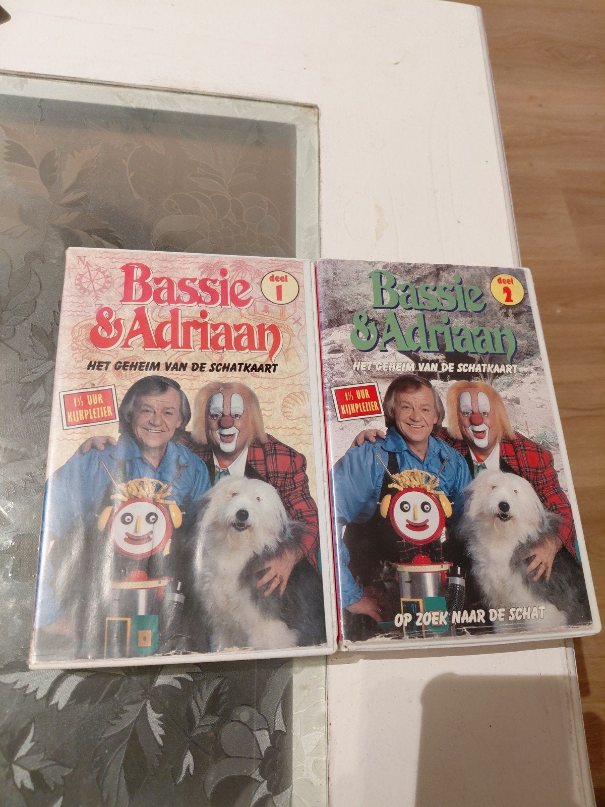 Bassie & Adriaan VHS - Het Geheim van de Schatkaart versie 1, Cd's en Dvd's, VHS | Kinderen en Jeugd, Ophalen of Verzenden, Gebruikt
