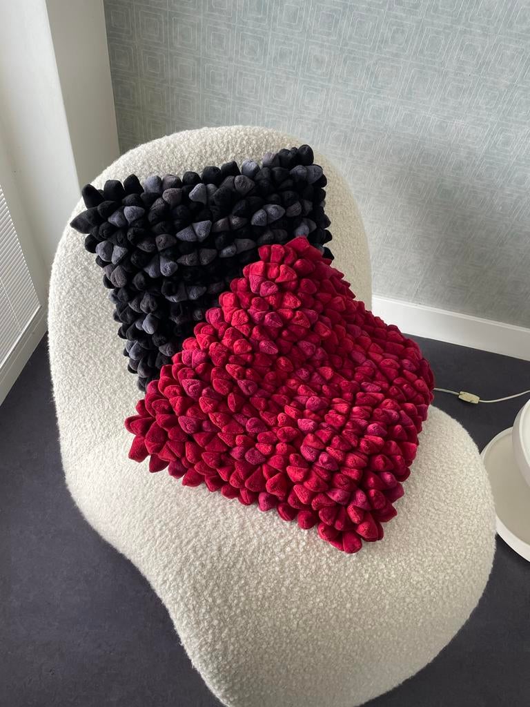 Comfortabele en fluffy kussens - 50x50 cm, Ophalen of Verzenden, Gebruikt, Rood, Vierkant