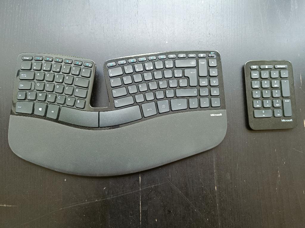 Microsoft Sculpt ergonomisch toetsenbord - azerty, Computers en Software, Toetsenborden, Zo goed als nieuw, Azerty, Draadloos