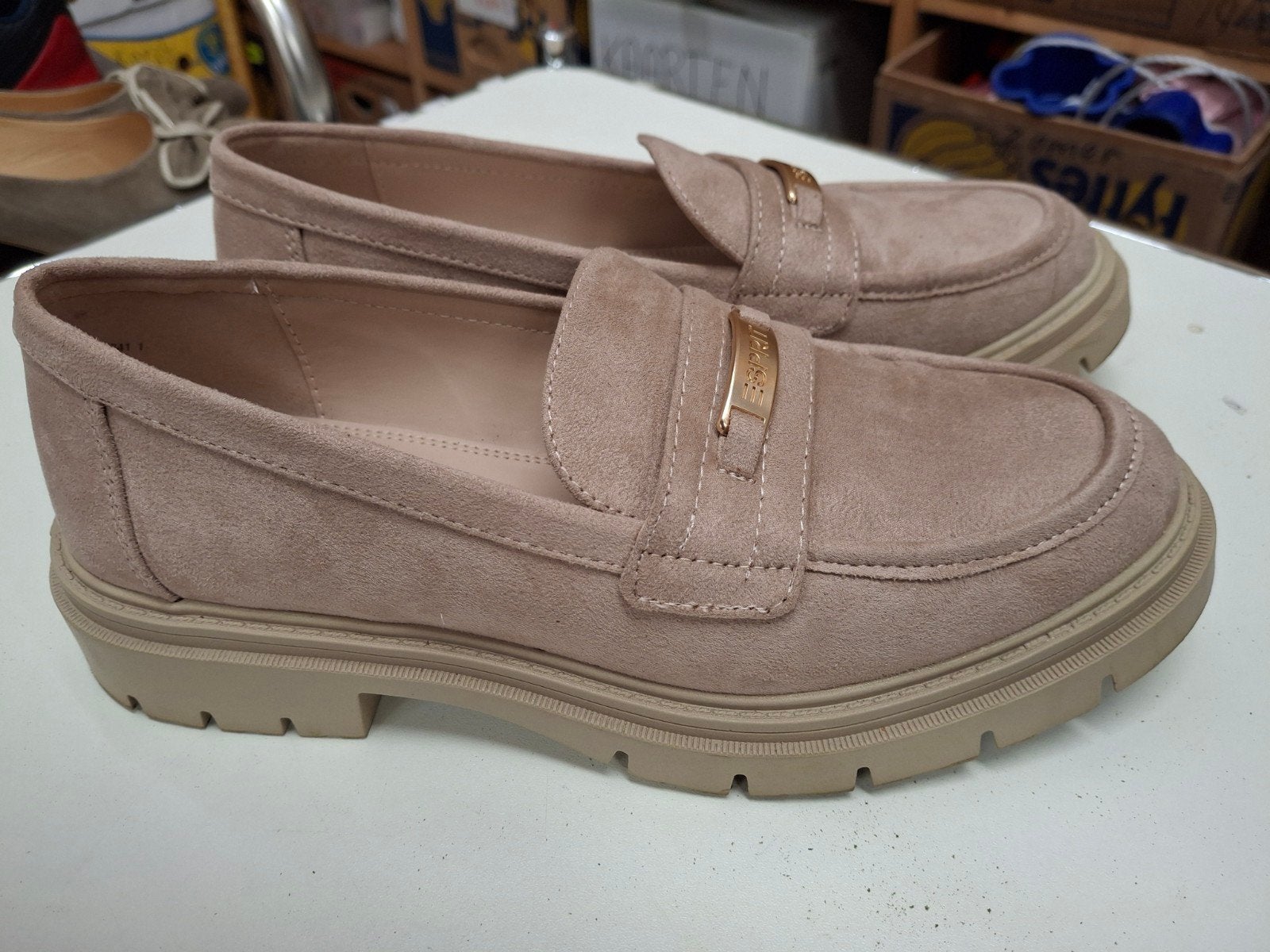 Esprit maat 38 instappers beige., Kleding | Dames, Ophalen of Verzenden, Zo goed als nieuw, Esprit, Instappers