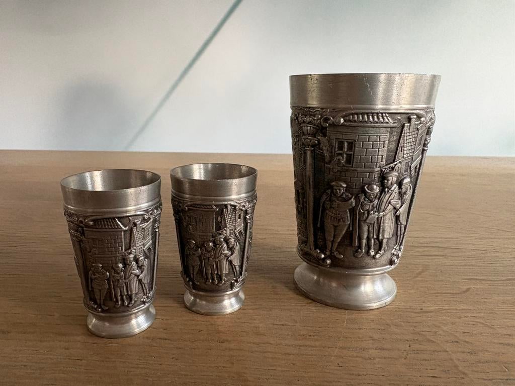 Vintage tinnen beker met 2 ‘drankglaasjes’, Antiek en Kunst, Antiek | Tin, Ophalen of Verzenden