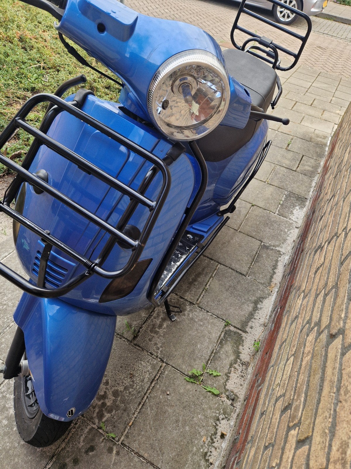 Blauwe Vespa Scooter - Goed Onderhouden, Ophalen of Verzenden, Gebruikt, Benzine, Vespa