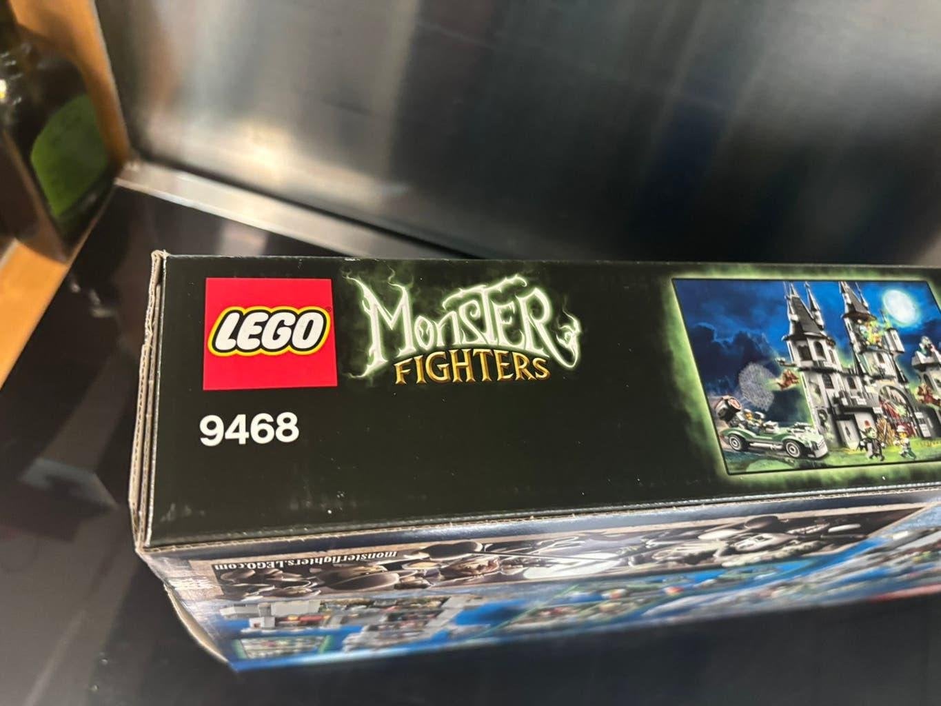 Foto 5 van Lego Monster Fighters nr 9468 / Sealed / Vampyer Castle