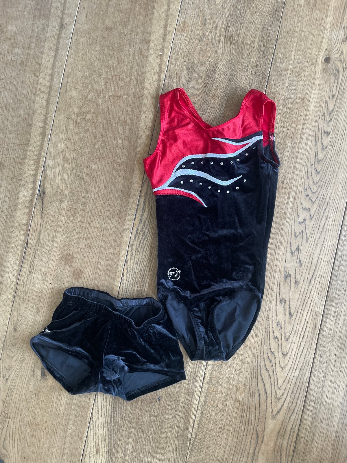 Turnpakje met bijpassend broekje maat 128, Sport en Fitness, Turnen, Ophalen, Zo goed als nieuw, Zwart, Overige typen