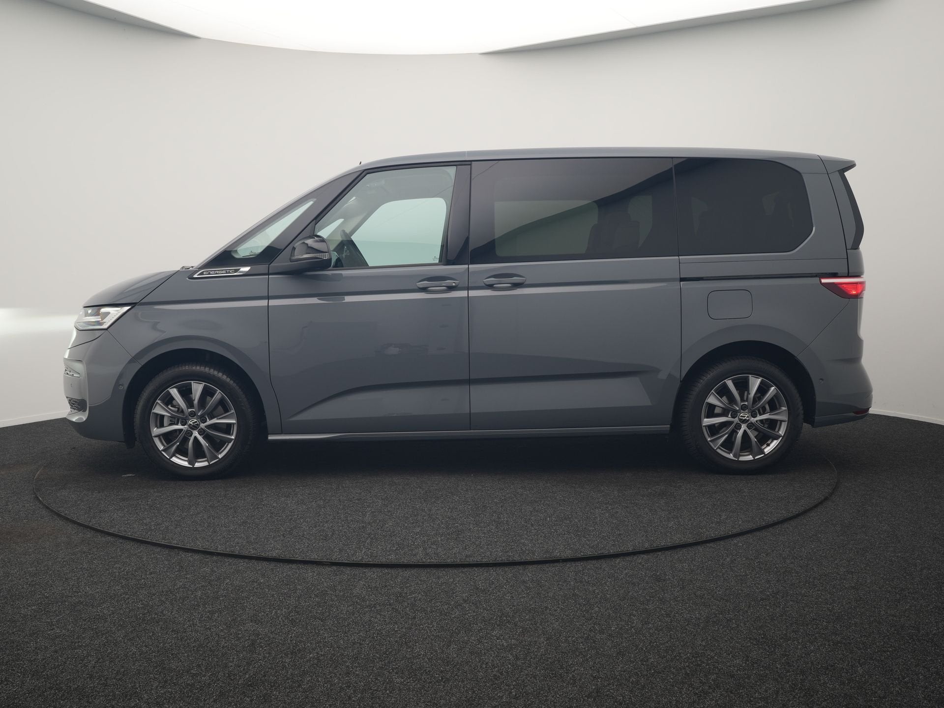 Volkswagen Multivan 1.4 eHybrid Energetic 6 Zits PHEV 218pk, Auto's, Dealer onderhouden, Stof, Gebruikt, 7 stoelen