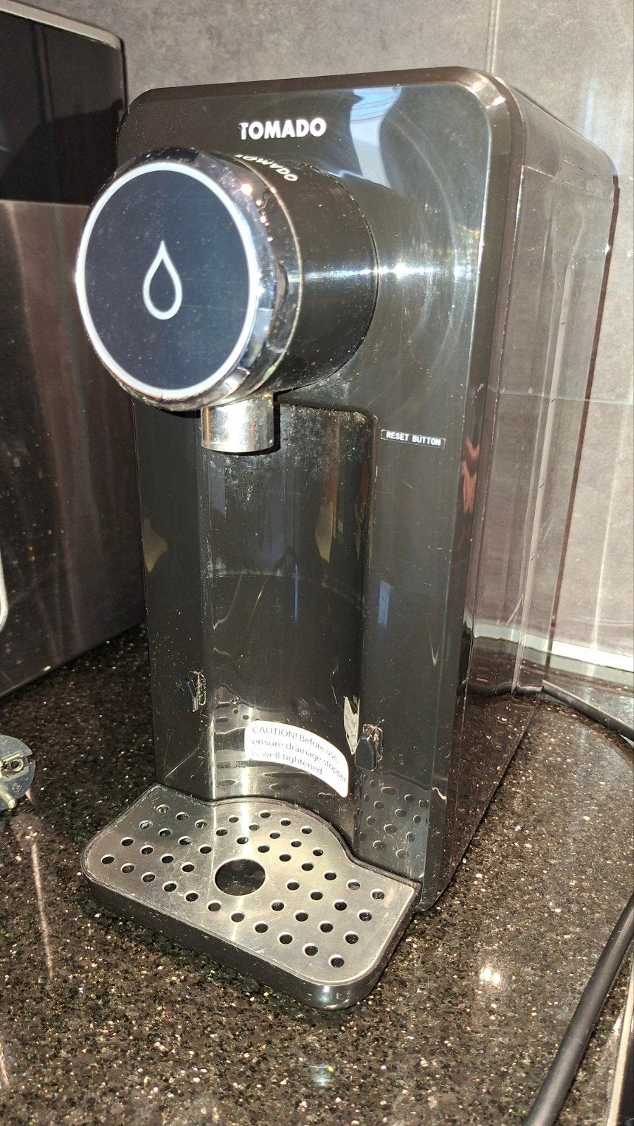 Tomado Heetwaterdispenser 2,5 liter, Witgoed en Apparatuur, Waterkokers, 2 liter of meer, Ophalen of Verzenden, Gebruikt