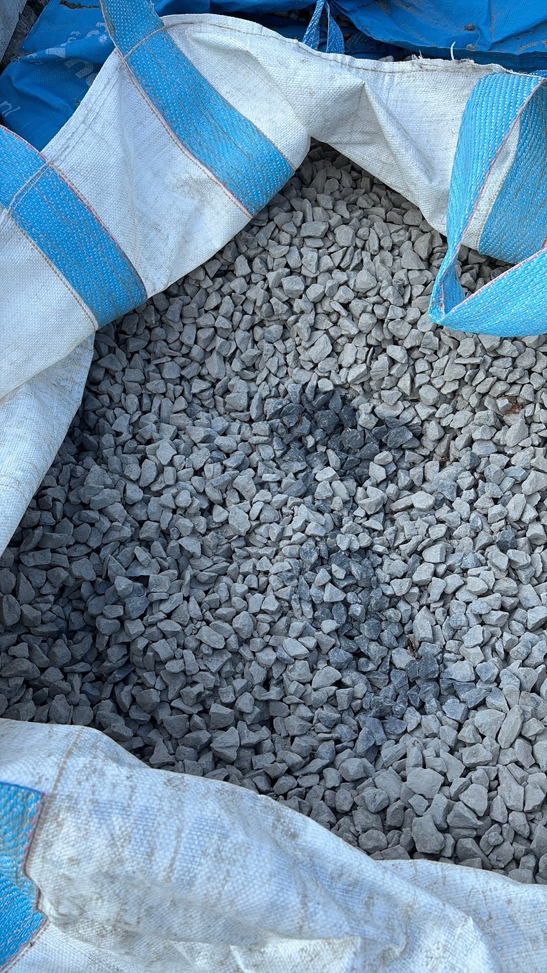 Ardennersplit 16/32 1/3 big bag, Tuin en Terras, Grind, Keien en Split, Ophalen, Zo goed als nieuw, Antraciet, Grind