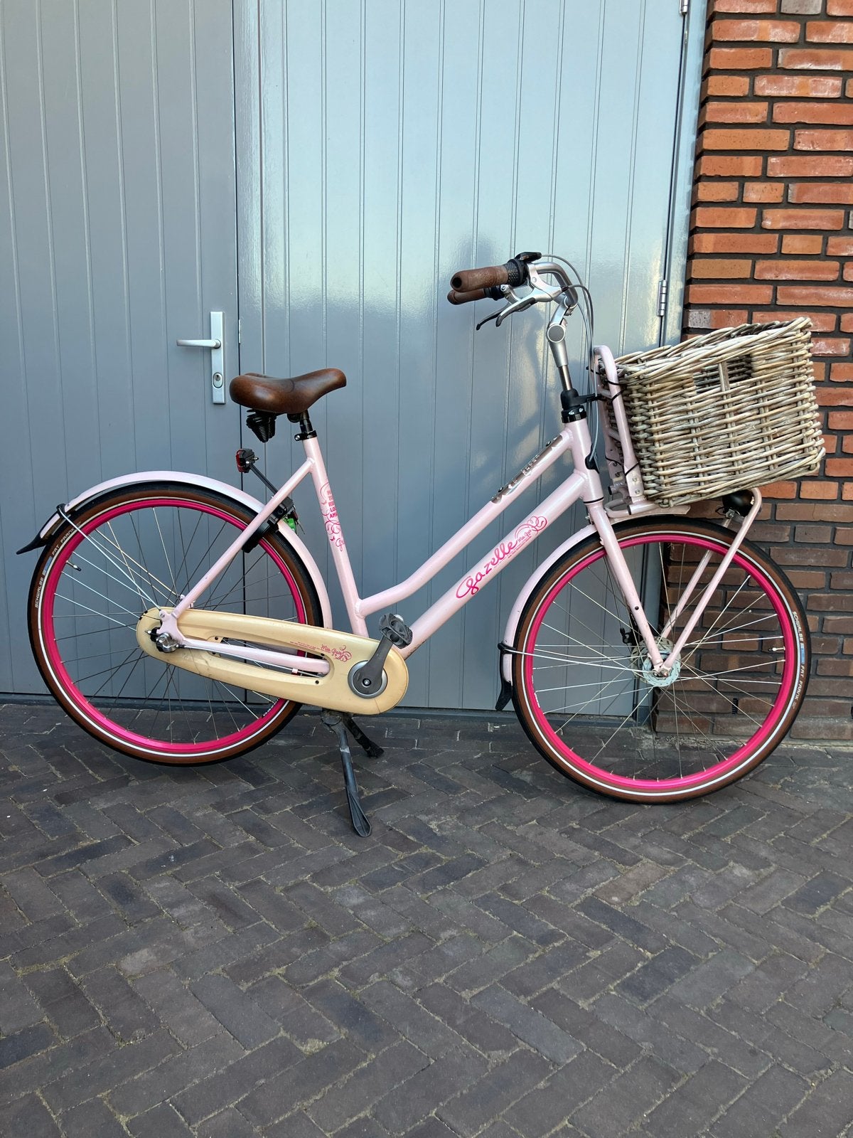 Gazelle Miss Grace Damesfiets -  Roze met Mand, Ophalen, Terugtraprem, Gebruikt, Versnellingen