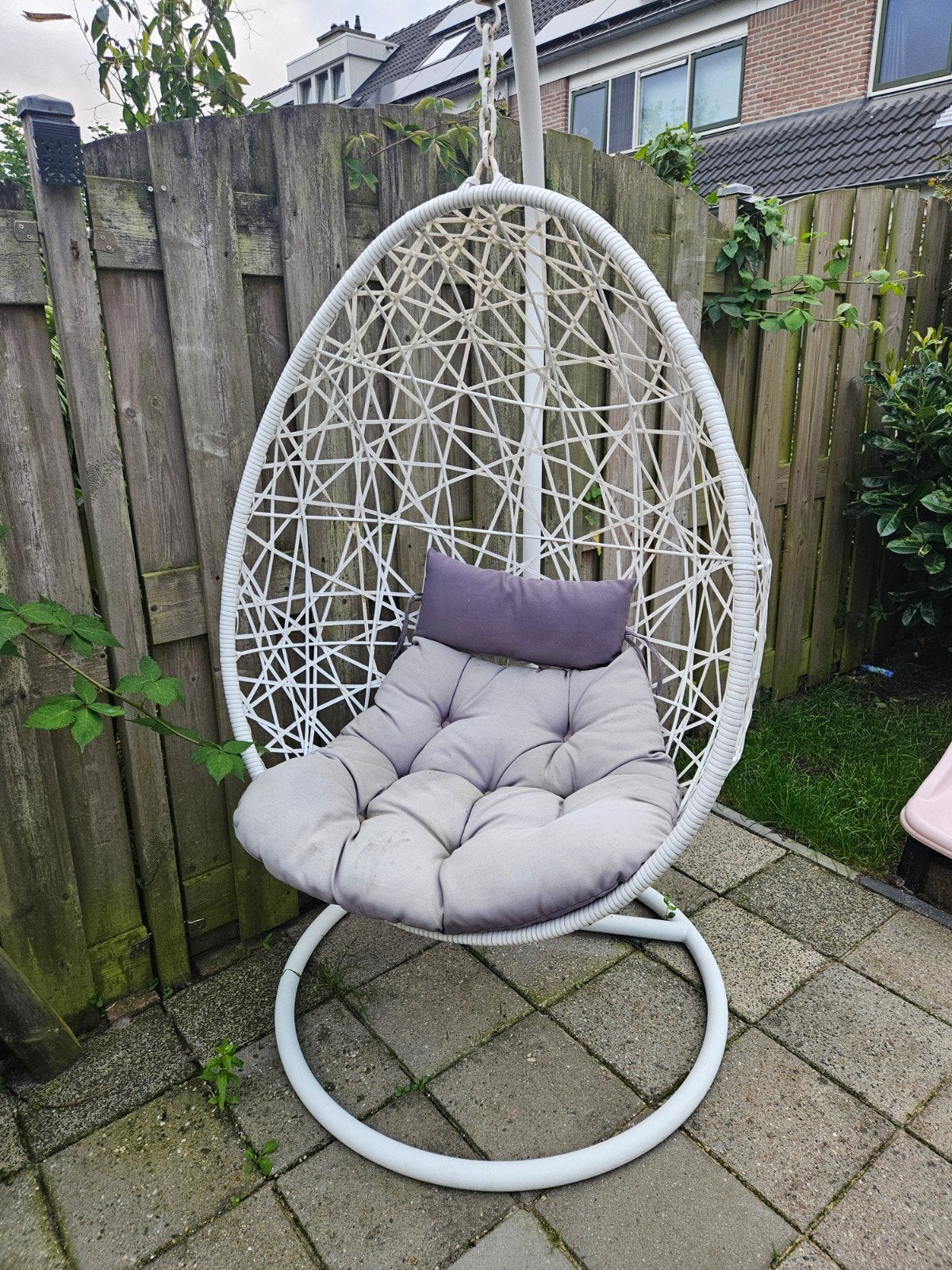 Witte hangstoel met standaard en kussen, Ophalen, Gebruikt, Metaal