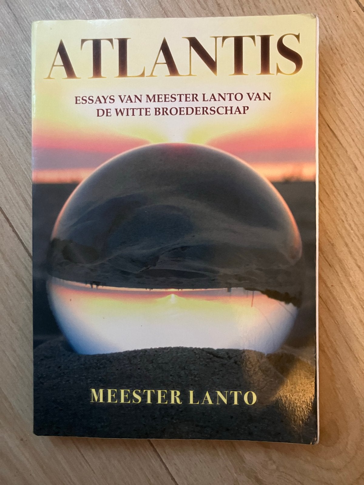 Atlantis: Essays van Meester Lanto van de Witte Broederschap, Ophalen of Verzenden, Gelezen, Spiritualiteit algemeen, Achtergrond en Informatie