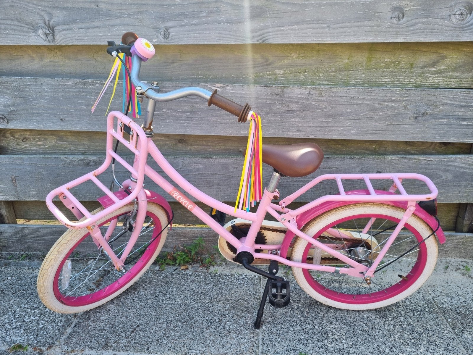 Roze meisjesfiets 18 inch met transportrekje, Ophalen, Gebruikt, Velgrem, 16 tot 20 inch