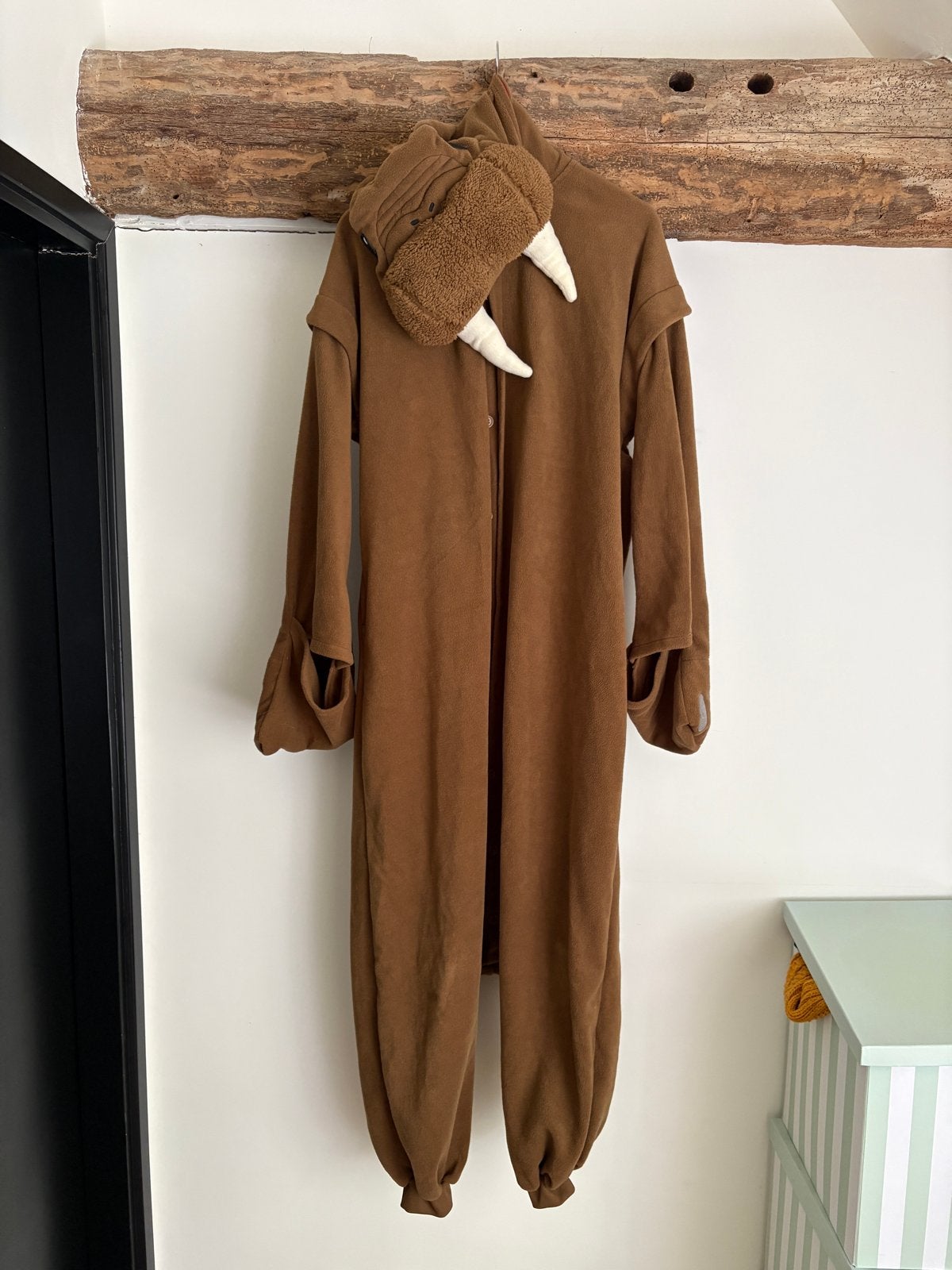Walrus kostuum / onesie - Bruin - Maat XL, Ophalen of Verzenden, Gebruikt, Pak of Jurk