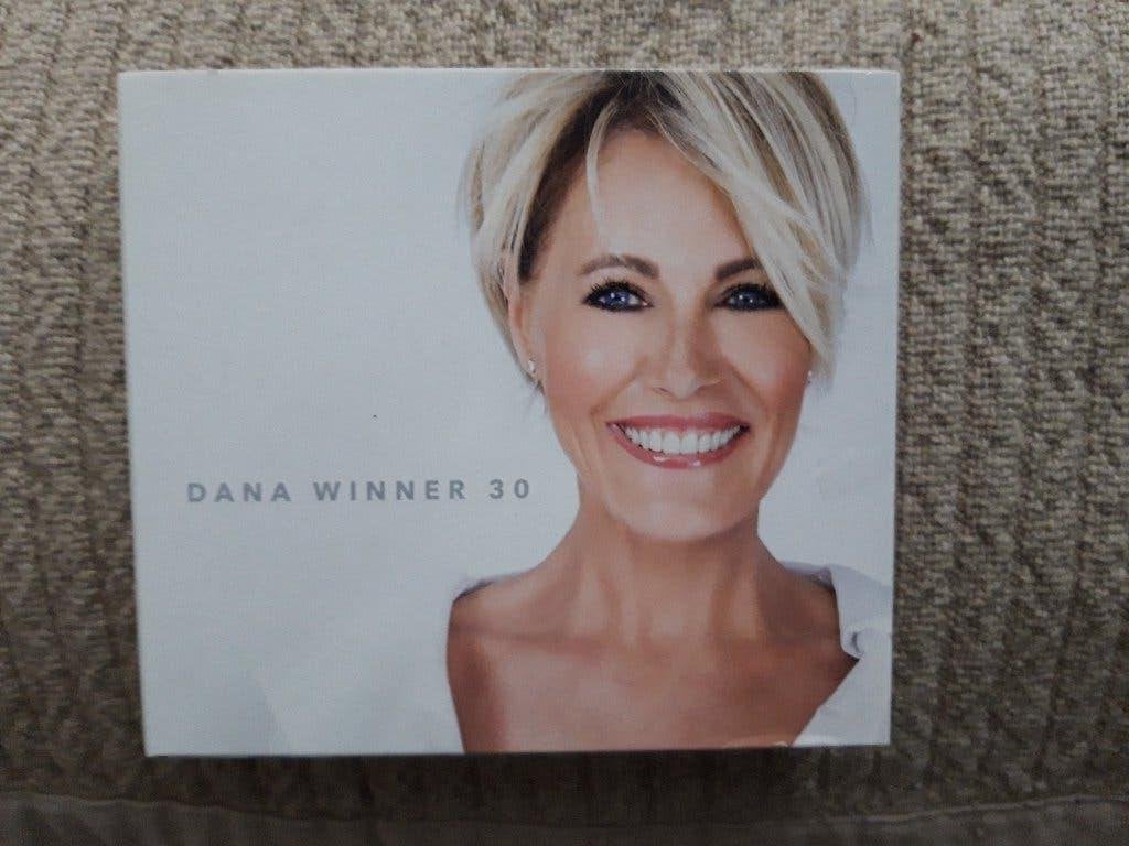 Dana Winnes, 30, Ophalen of Verzenden, Zo goed als nieuw, Levenslied of Smartlap, Boxset