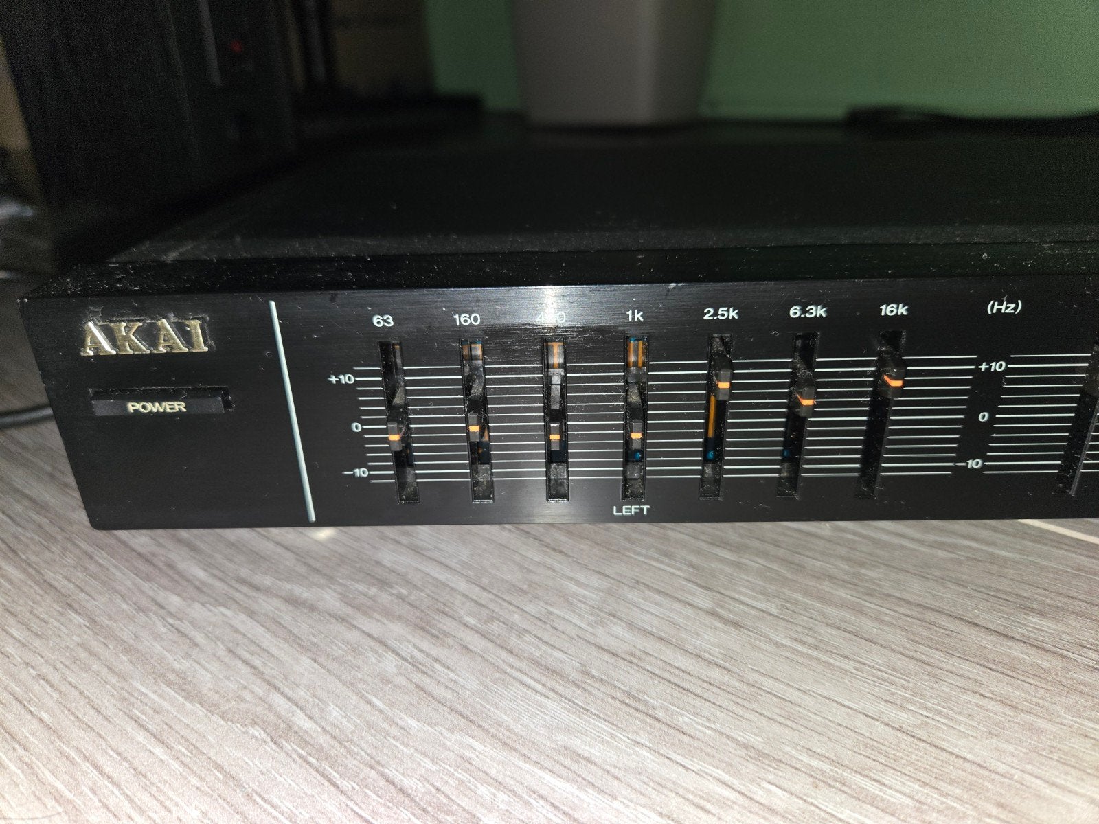 Akai EA-A335 Stereo Grafische Equalizer, Ophalen of Verzenden, Zo goed als nieuw, Minder dan 60 watt, Overige merken