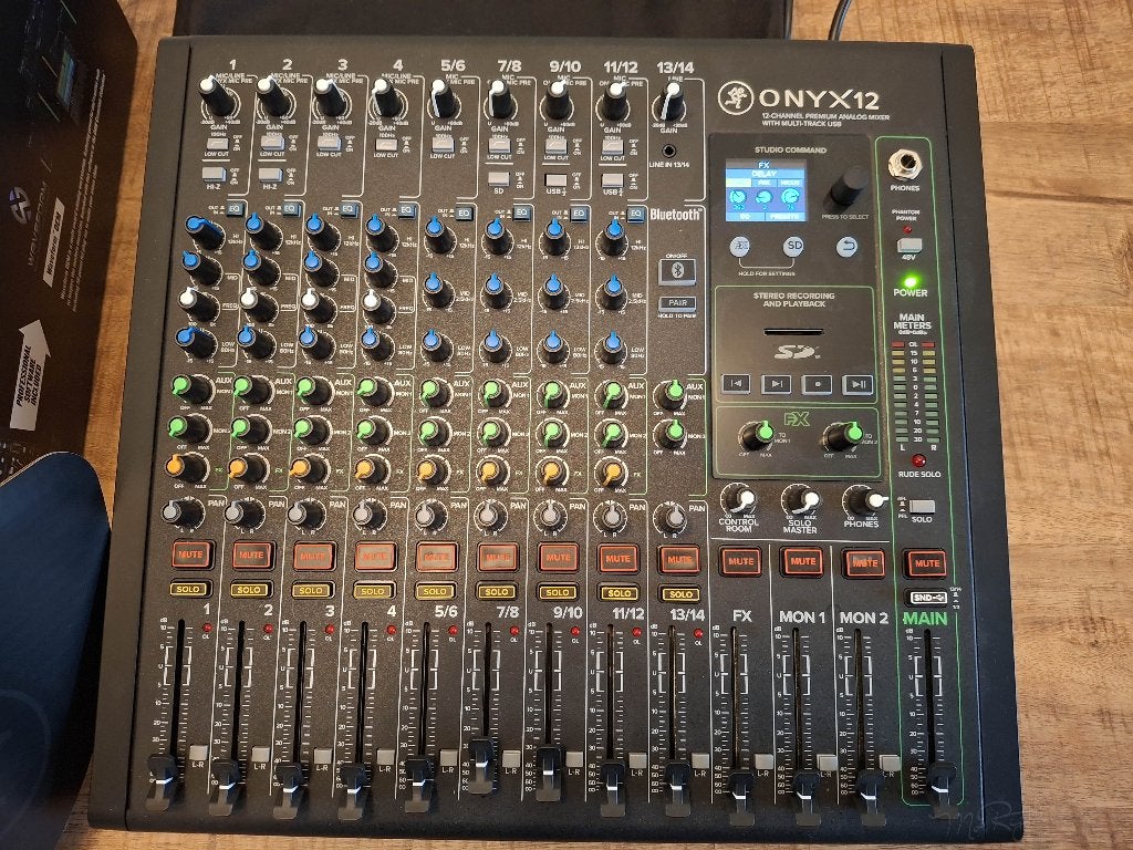 Mackie Onyx12 Premium Analoge Mixer + Originele Stofhoes, Ophalen of Verzenden, Zo goed als nieuw, 10 tot 20 kanalen, Microfooningang