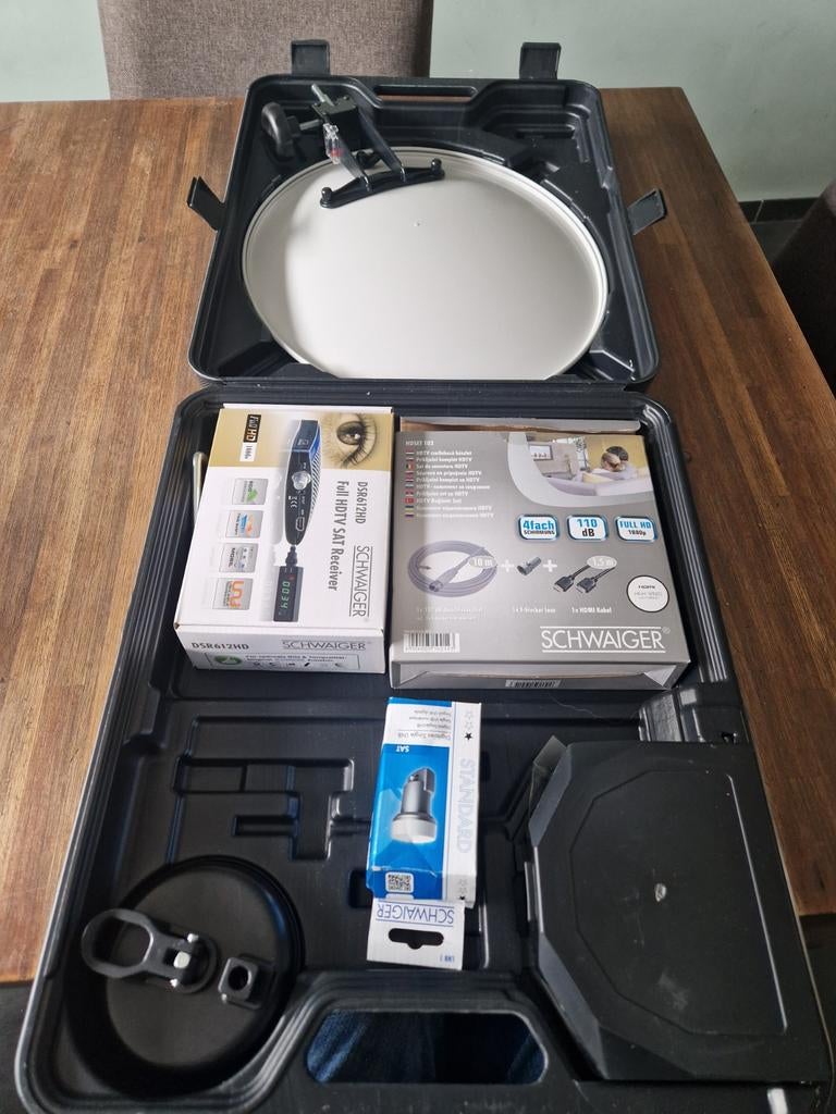 SCHWAIGER Satelliet Schotelset met Receiver en Accessoires, Audio, Tv en Foto, Schotelantennes, Ophalen of Verzenden, Zo goed als nieuw