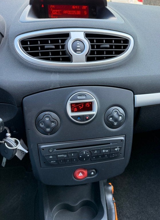Renault CLIO 1.2 TCE Collection CLIMA PDC 2DE EIG, RIJDT GOE, Voorwielaandrijving, Euro 5, Gebruikt, 4 cilinders