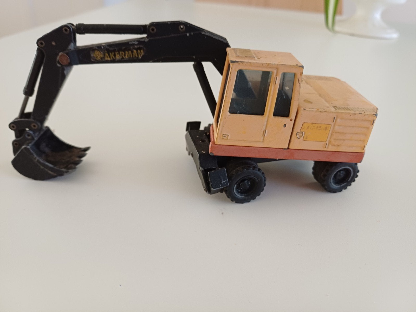 joal 1/50 graafmachine opknapper, Hobby en Vrije tijd, Modelauto's | 1:50, Ophalen of Verzenden, Gebruikt, Hijskraan, Tractor of Landbouw