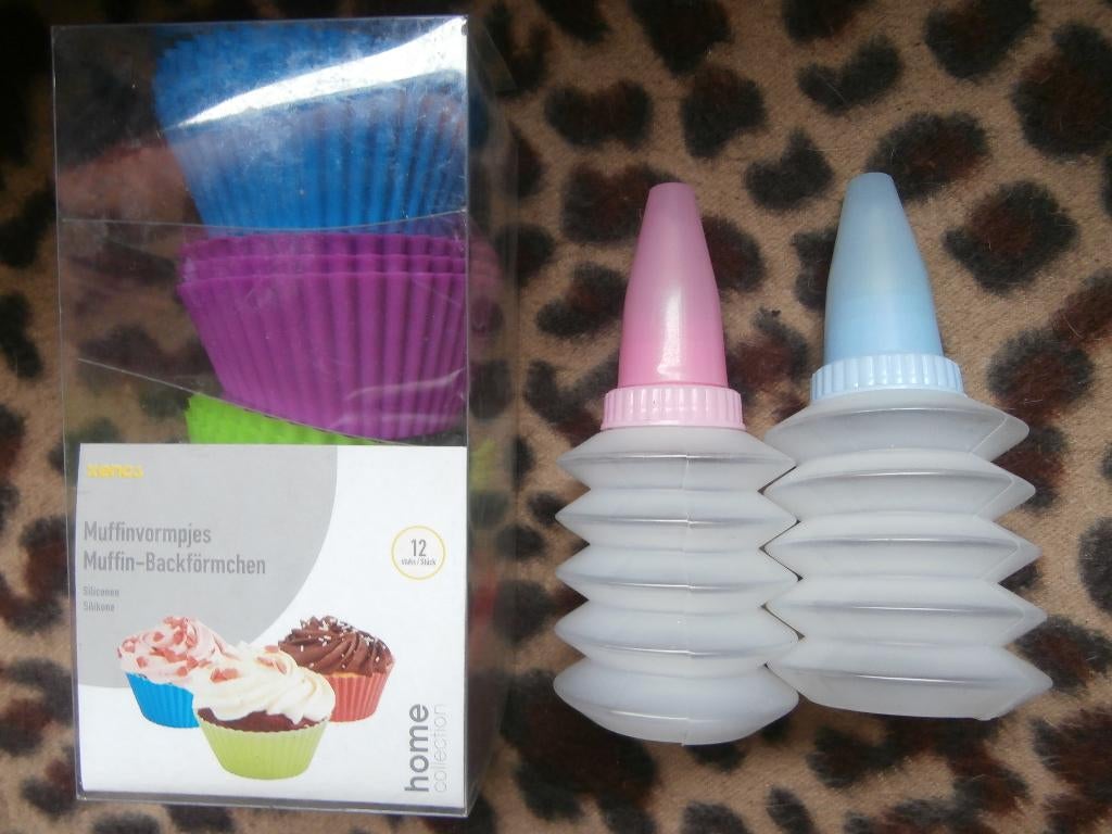 cupcake vorm bakvorm spuitfles slagroomspuit vormpje taart, Ophalen of Verzenden, Zo goed als nieuw, Cupcakes, Bakvorm