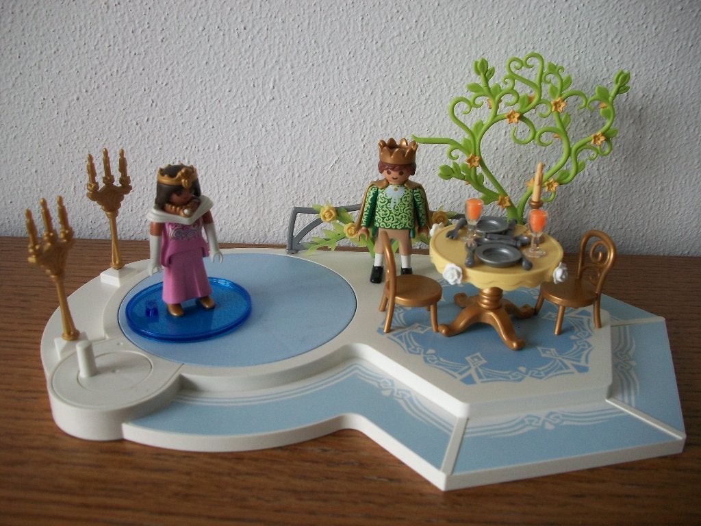 Prins en prinses romantisch diner op draaiplateau, Ophalen of Verzenden, Nieuw, Princess, Complete set