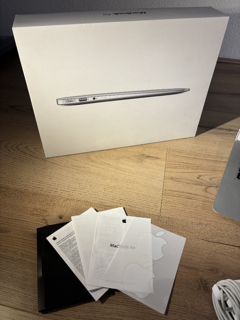Apple Macbook Air 13,3” zilver - met lader & doos, Ophalen, 13 inch, Minder dan 2 Ghz, Zo goed als nieuw