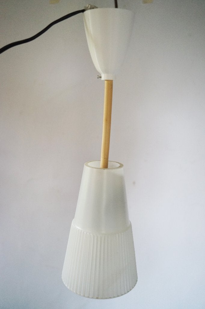 Vintage hanglamp ribbel reliëf mat glas bakeliet wit DDR?, Gebruikt, Vintage, Glas, E27 (groot)