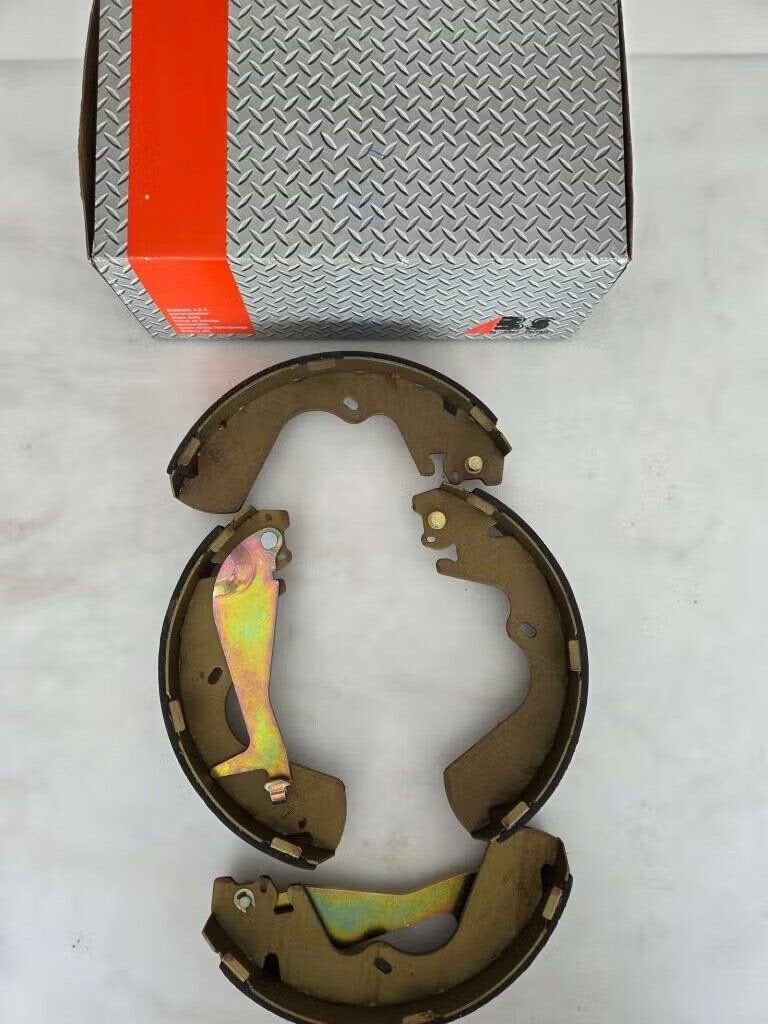 Set Remschoenen Mitsubishi Galloper Hyundai H1 H100 Galloper, -, -, Nieuw, Ophalen of Verzenden