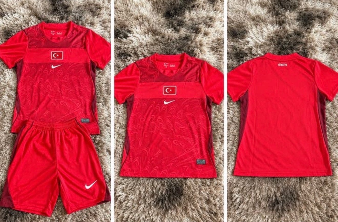Nieuw Turkiye WK shirt maat 26 (140/146) - 3 stuks, Ophalen of Verzenden, Nieuw, Jongen of Meisje