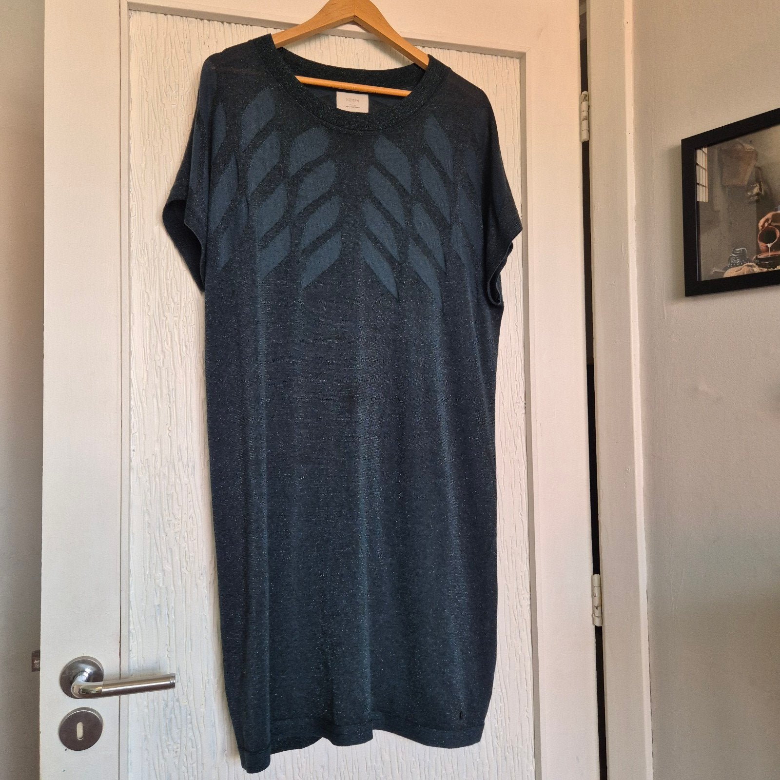 Nümph Jurk Maat L – Donkergroen Glanzend Viscose, Kleding | Dames, Jurken, Zo goed als nieuw, Maat 42/44 (L), Groen, Knielengte