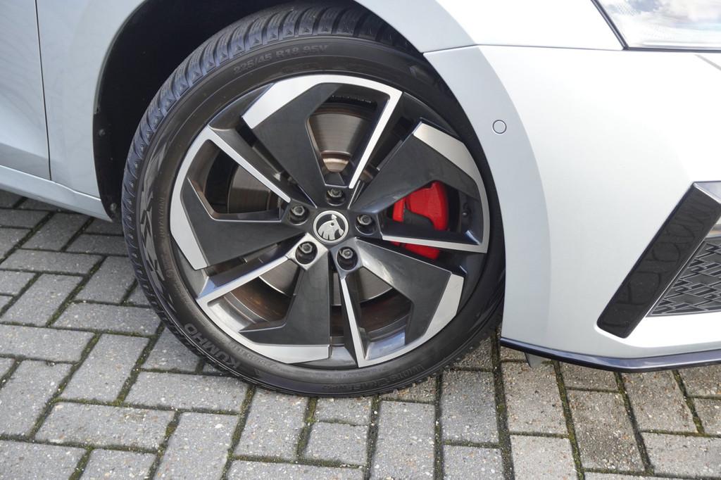 Skoda Octavia Combi 1.4 TSI RS iV PHEV Business / Pano / Mas, Auto's, Skoda, Gebruikt, 4 cilinders, 150 pk, Leder en Stof