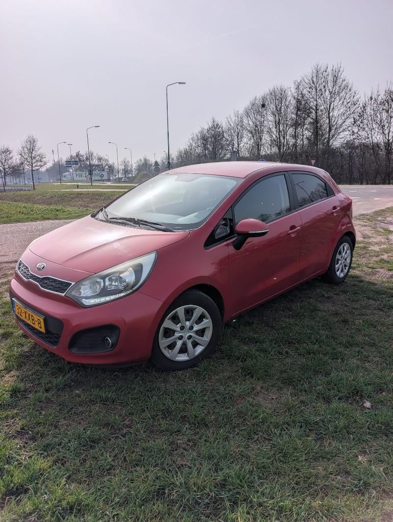 Kia Rio 1.2 I 5DRS 2013 Rood, Auto's, Kia, Particulier, Rio, Benzine, A, Hatchback, Handgeschakeld, Origineel Nederlands, Rood