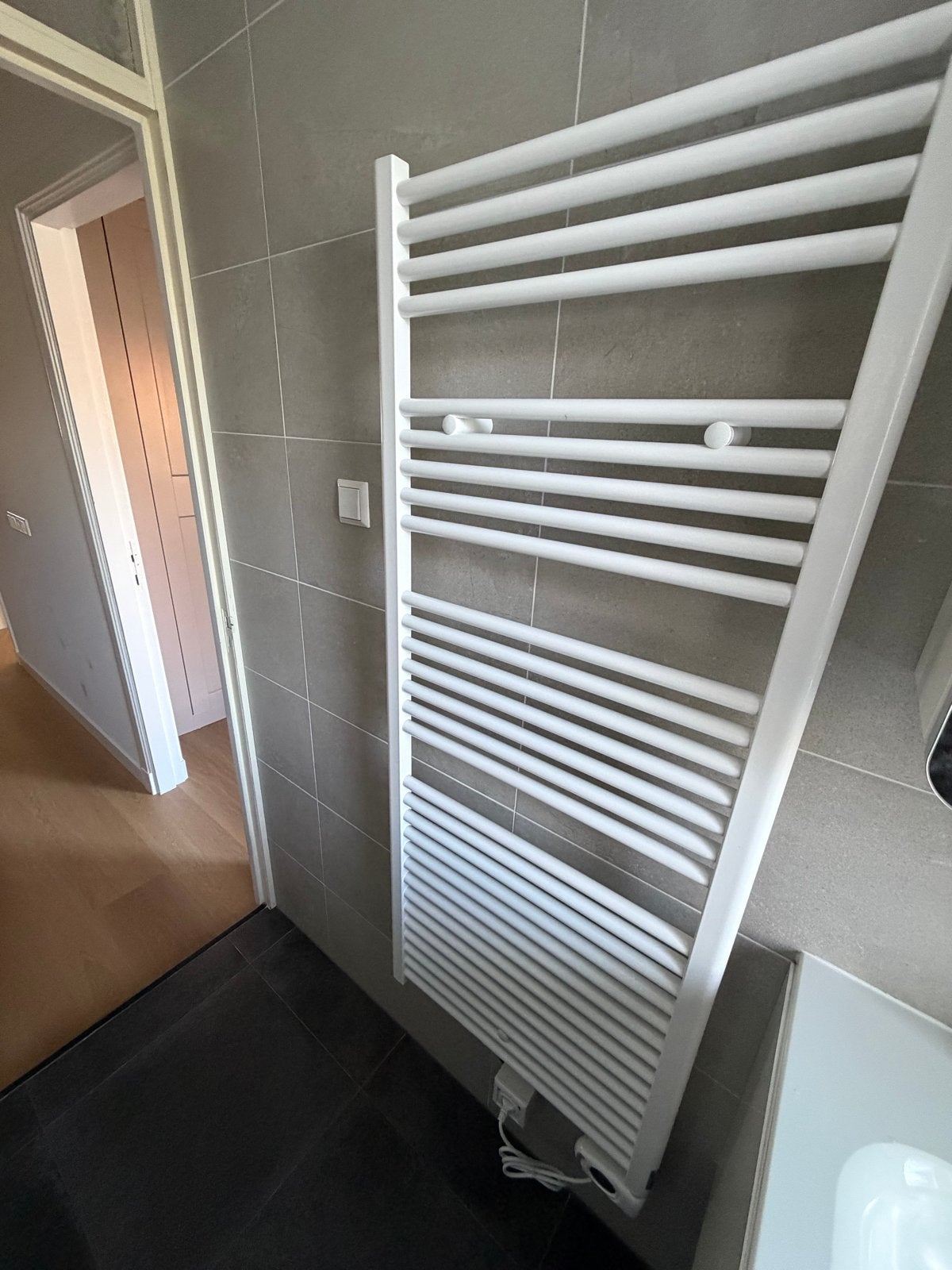 Zehnder Aura E elektrische handdoekradiator 146,6x60cm, Ophalen, Radiator, Zo goed als nieuw, 60 tot 150 cm