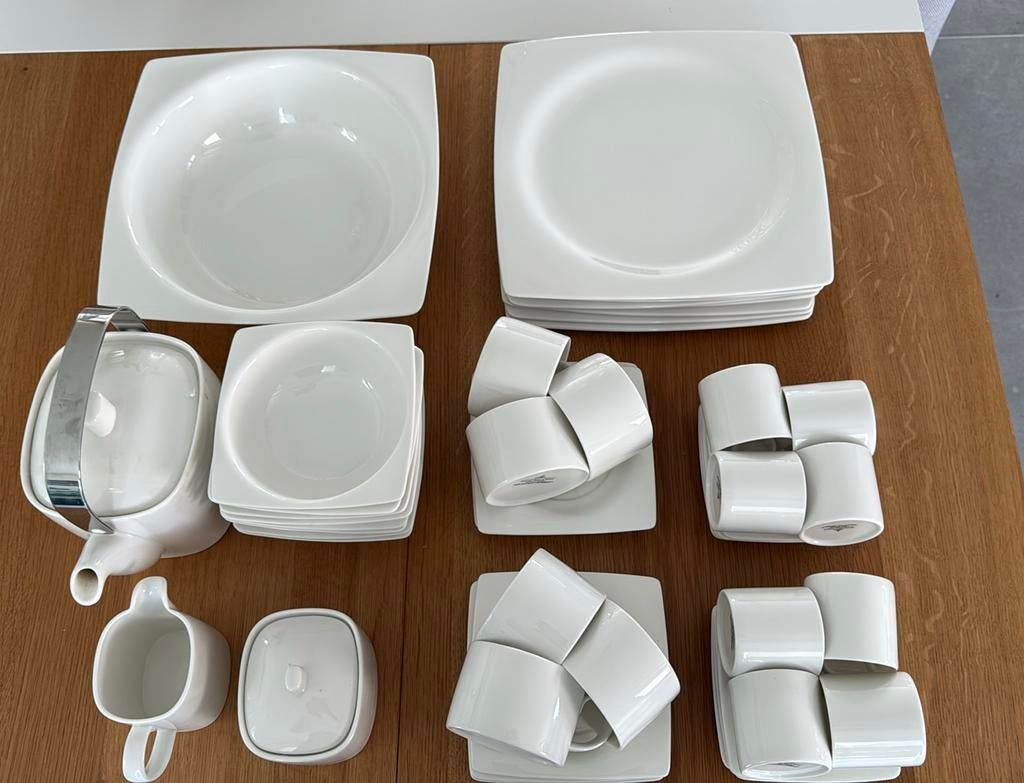 Royal Fine China servies, 34 delig, Huis en Inrichting, Ophalen, Zo goed als nieuw, Overige stijlen, Kop(pen) en/of Schotel(s)