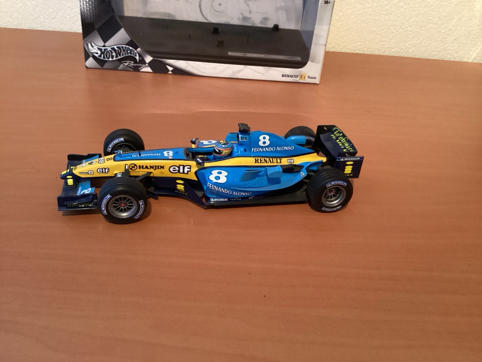 Hot Wheels Racing Renault F1 Team Fernando Alonso 1:18, Ophalen of Verzenden, Zo goed als nieuw, Auto, Hot Wheels