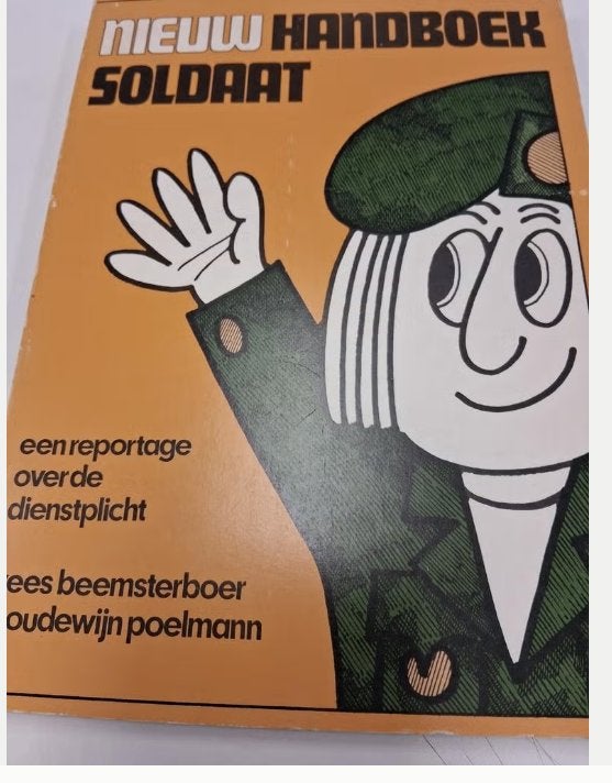 Nieuw Handboek Soldaat - Reportage Dienstplicht, Boeken, Oorlog en Militair, Ophalen of Verzenden, 1945 tot heden, Gelezen, Landmacht