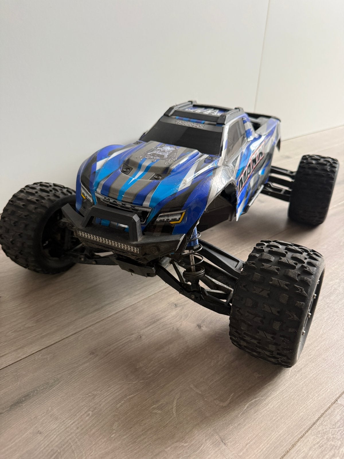Traxxas Maxx V2 + Light Kit + 2 Accu’s, Elektro, Gebruikt, Auto offroad, Ophalen of Verzenden