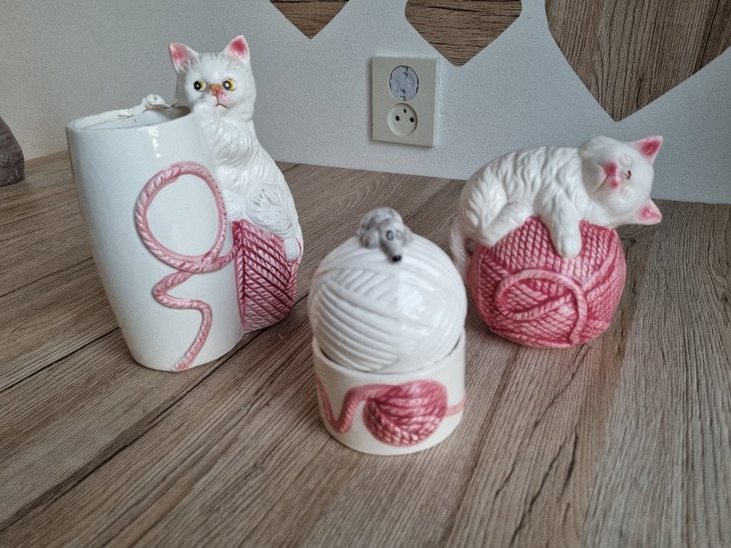 Mooie Vintage Set Vaas Spaarpot Poes Muis Bol Wol Wit Roze, Verzenden, Gebruikt, Dier