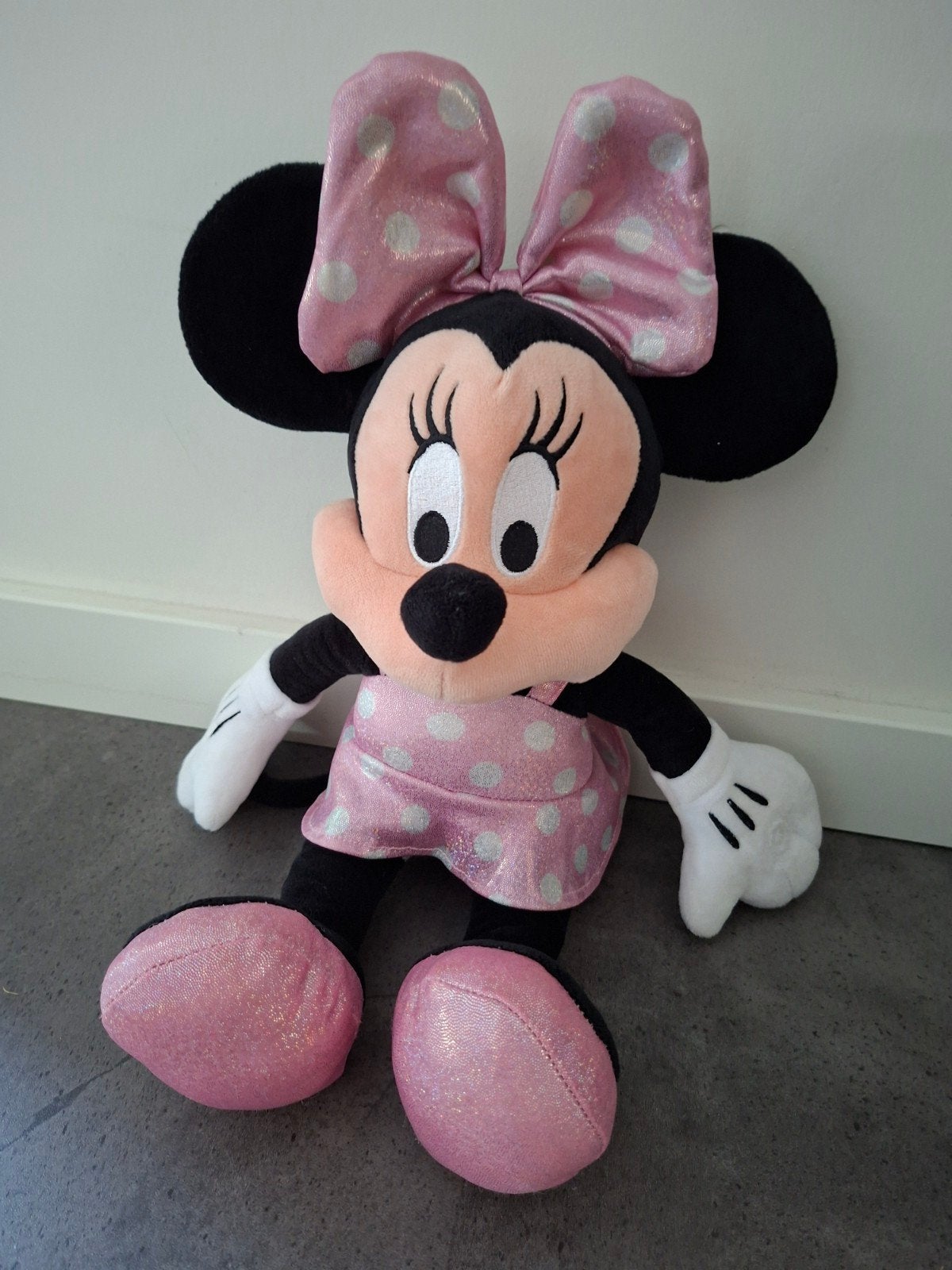 Leuke zachte  Disney Minnie Mouse knuffel met glitterjurkje, Ophalen of Verzenden, Mickey Mouse, Gebruikt, Knuffel