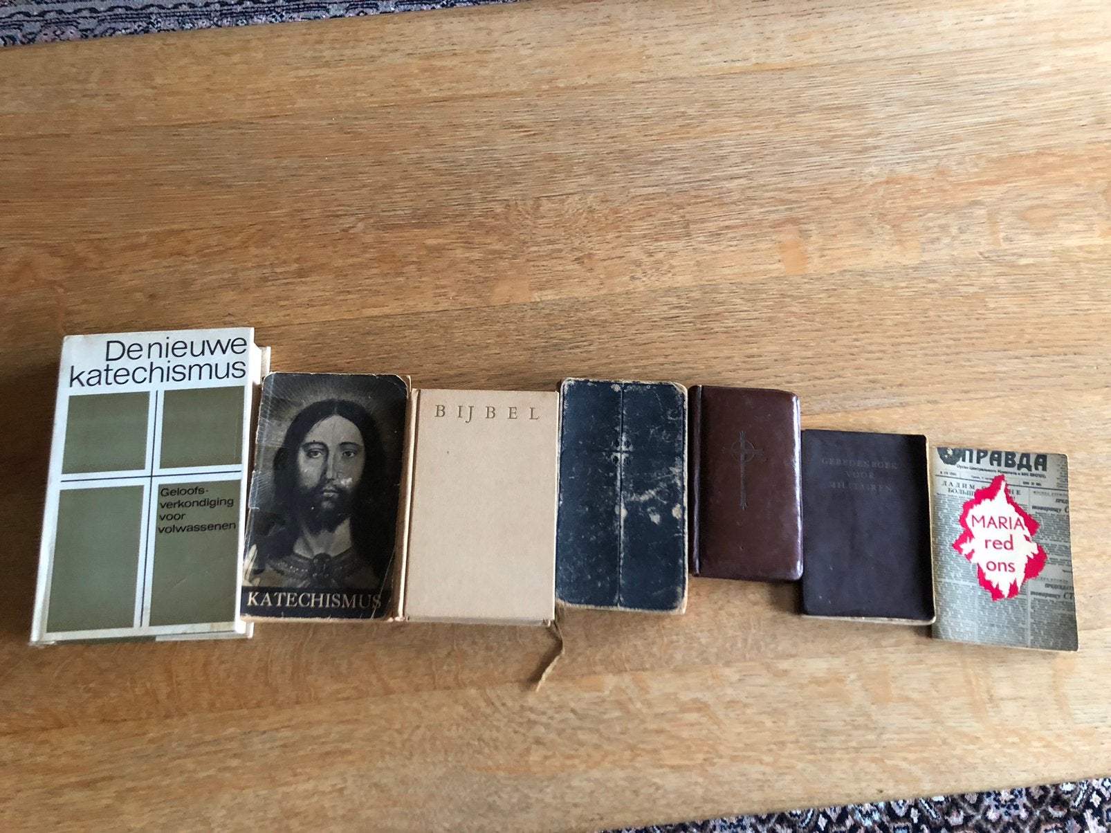 Bijbel, katechismus en gebedsboeken., Ophalen