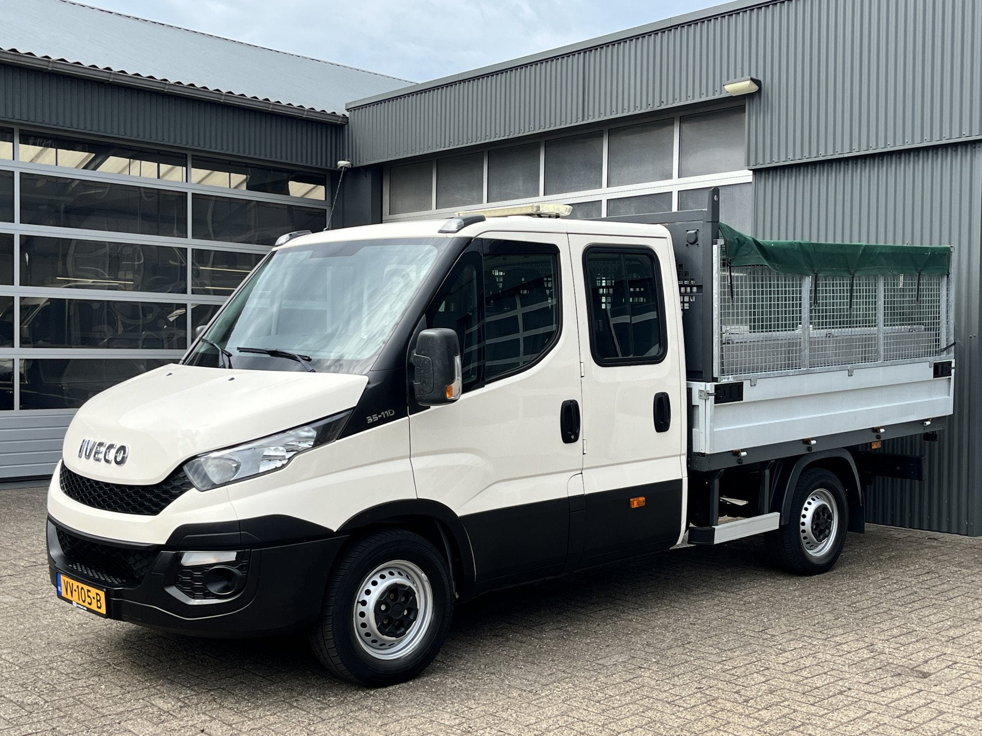 Iveco Daily 35S11D 2.3 345 7 persoons 3500kg trekgewicht Air, 13 km/l, Euro 5, Achterwielaandrijving, Zwart