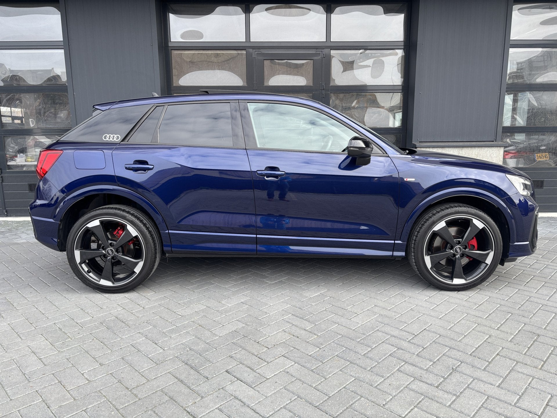 Audi Q2 35 TFSI S-Line Pano Navarra blauw, 4 cilinders, 150 pk, Blauw, Leder en Stof