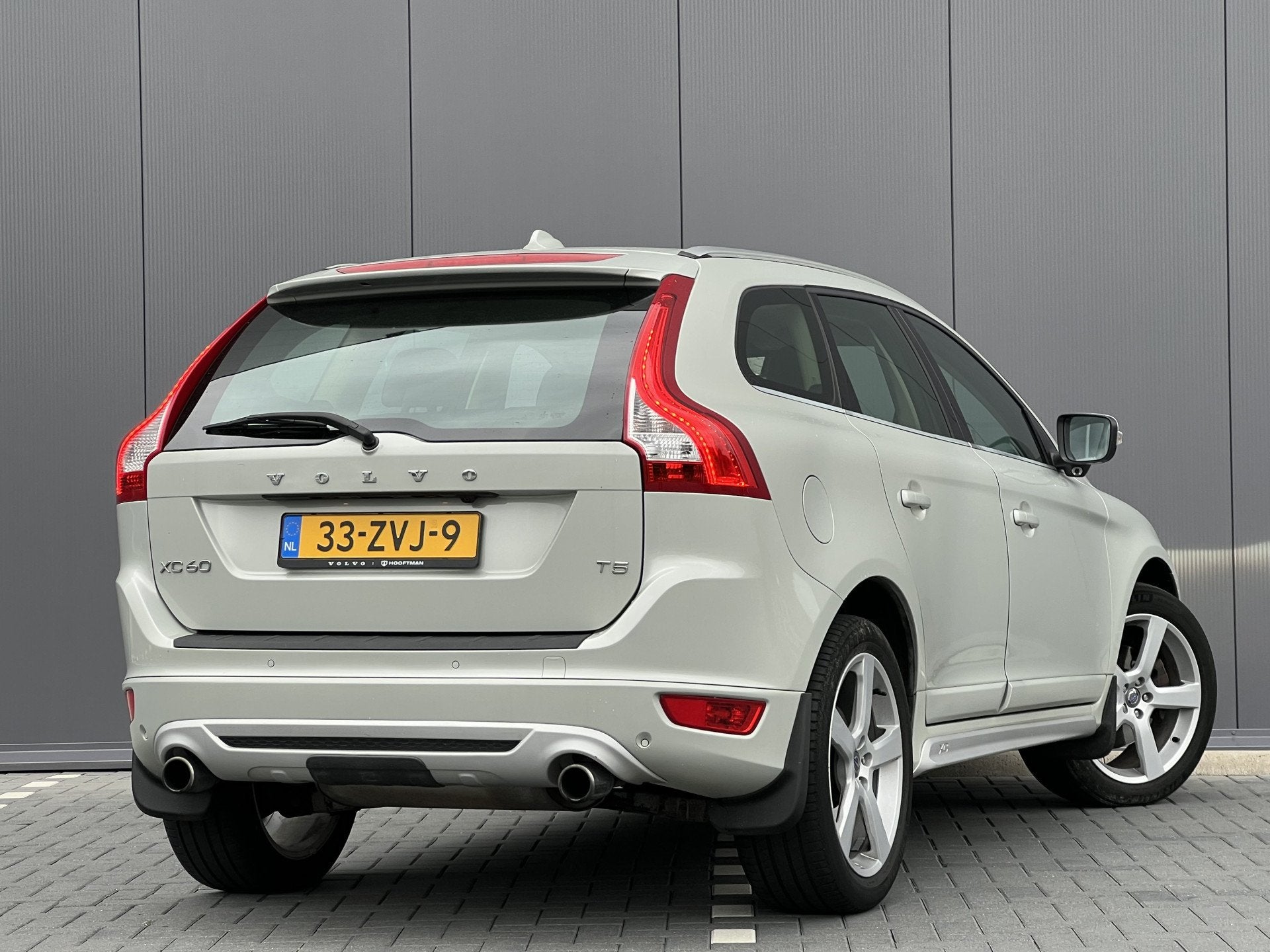 Volvo XC60 2.0 T5 R-Design | Nieuw binnen | Bomvol! | ACC |, Auto's, 4 cilinders, Met garantie (alle), 1598 kg, Wit