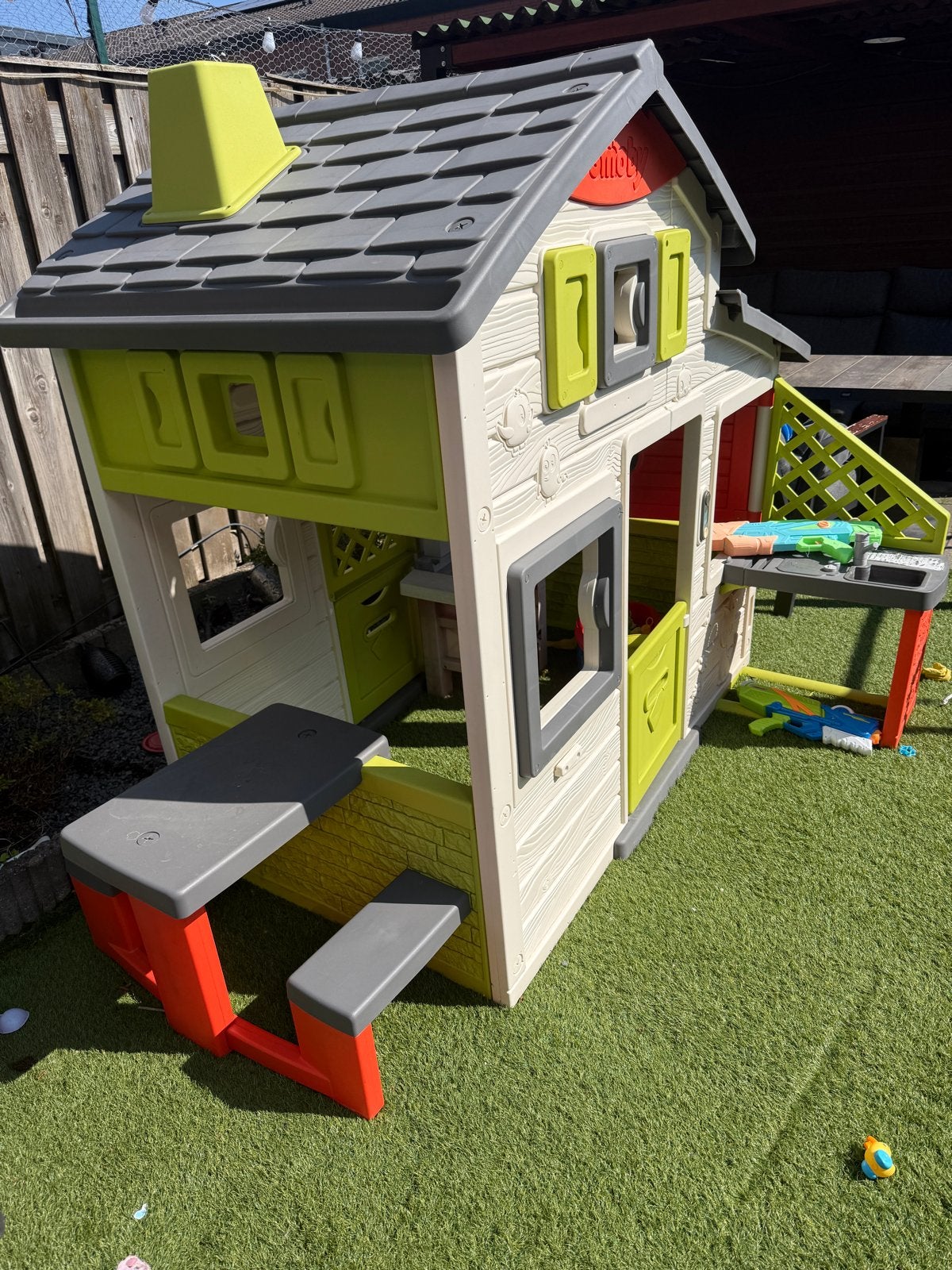 Smoby speelhuis met picknicktafel, Ophalen, Gebruikt, Plastic