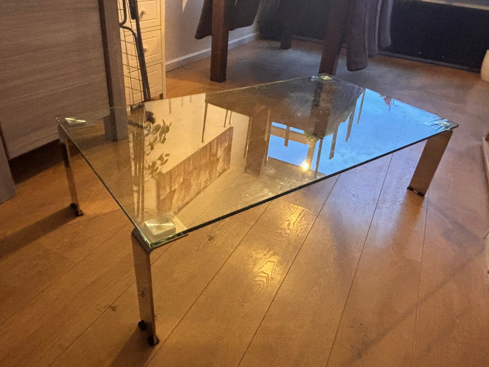 Glazen salontafel met metalen onderstel, Gebruikt, 100 tot 150 cm, Ophalen of Verzenden, Glas