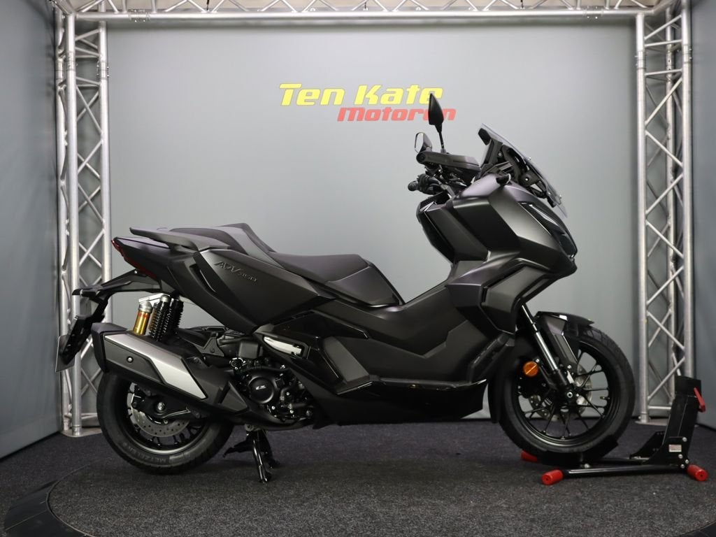 Honda ADV 350, Motoren, Bedrijf, Scooter